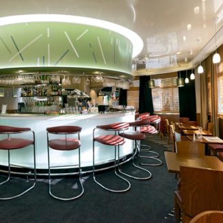 Brasserie Hotel Qualys : une climatisation encastrée qui s'inscrit dans un décors chic et moderne